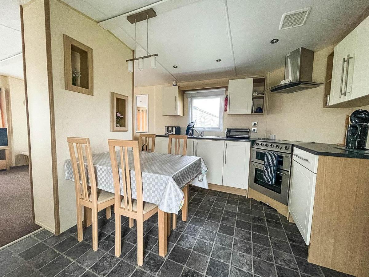 Lovely Caravan With Decking At Heacham Beach In Norfolk, Sleeps 6 Ref 21020C المظهر الخارجي الصورة