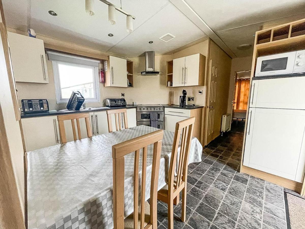 Lovely Caravan With Decking At Heacham Beach In Norfolk, Sleeps 6 Ref 21020C المظهر الخارجي الصورة