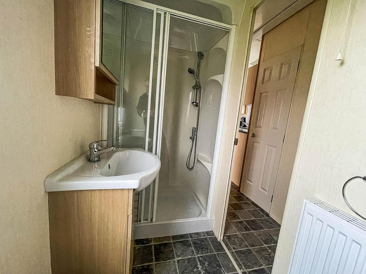 Lovely Caravan With Decking At Heacham Beach In Norfolk, Sleeps 6 Ref 21020C المظهر الخارجي الصورة