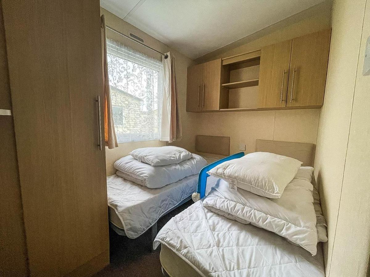 Lovely Caravan With Decking At Heacham Beach In Norfolk, Sleeps 6 Ref 21020C المظهر الخارجي الصورة