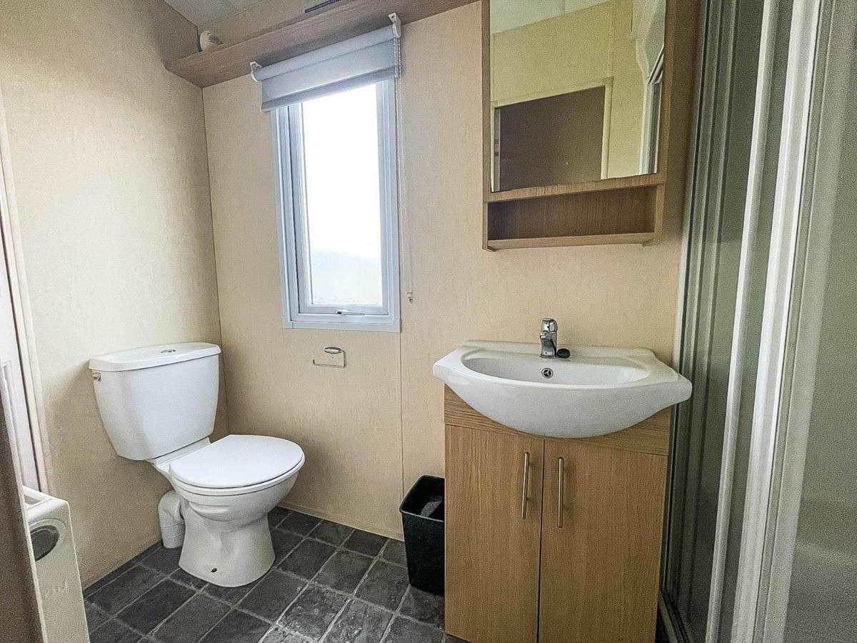Lovely Caravan With Decking At Heacham Beach In Norfolk, Sleeps 6 Ref 21020C المظهر الخارجي الصورة