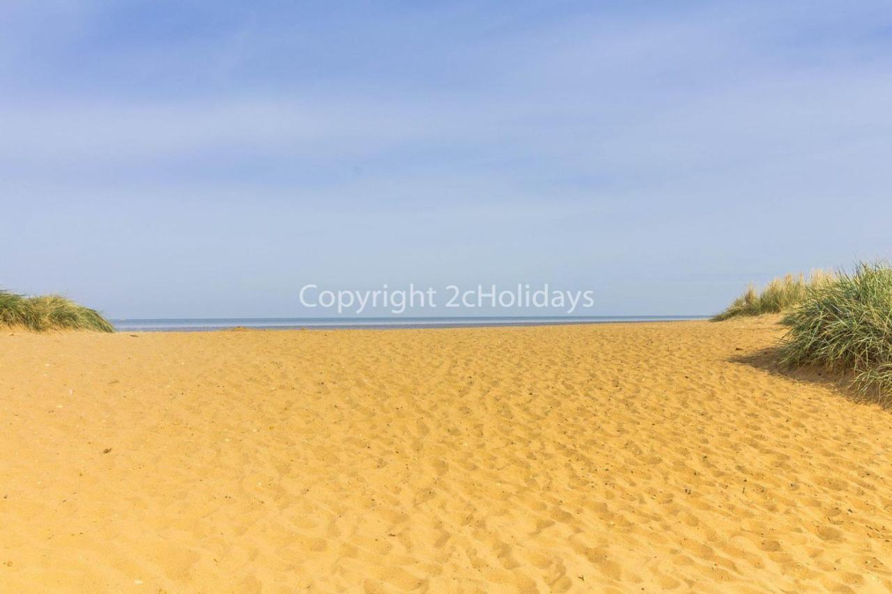 Lovely Caravan With Decking At Heacham Beach In Norfolk, Sleeps 6 Ref 21020C المظهر الخارجي الصورة
