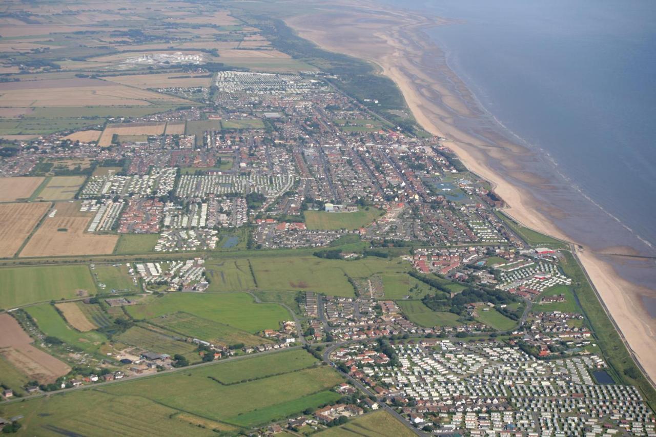 Lovely Caravan With Decking At Heacham Beach In Norfolk, Sleeps 6 Ref 21020C المظهر الخارجي الصورة